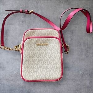 Michael Kors Cream & Pink Logo Crossbody Bag – Jet Set Small Camera Style
